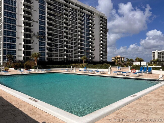 Building Photo - 531 N Ocean Blvd