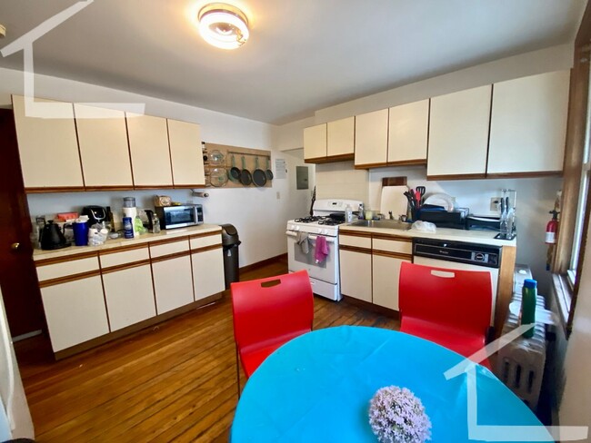 Building Photo - Best Deal on a Cat Friendly Apt.  Last Mon...