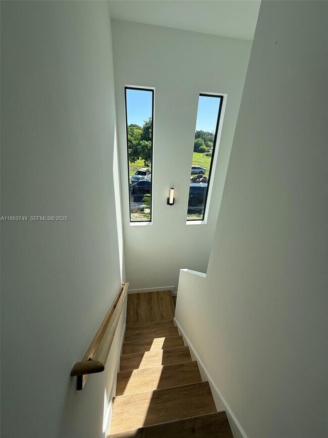 Building Photo - 412 SW 1st St