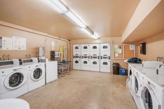 Building Photo - FOR RENT 1Br/1Ba 626 Sf Second Floor Condo...
