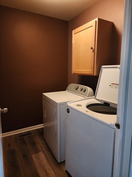 Building Photo - 1157 Goldfinch Ave