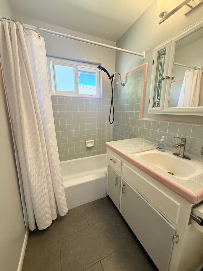 Building Photo - COMING SOON!! 2 BEDROOM 1 BATH HOME NEAR DOWNTOWN PASO ROBLES!!!!