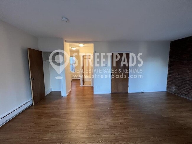 Building Photo - bedroom in Boston MA 02130