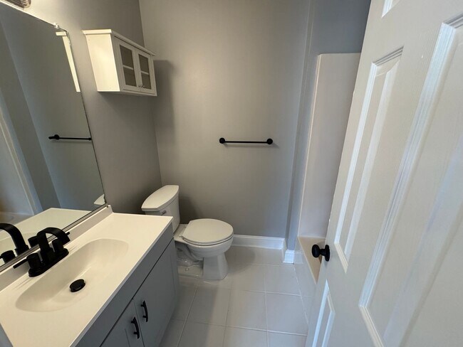 Building Photo - 5612 Darrow Dr