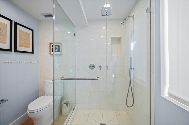 Building Photo - 617-625 E Dilido Dr