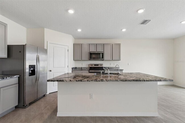 Building Photo - 8454 Ender Hls Dr