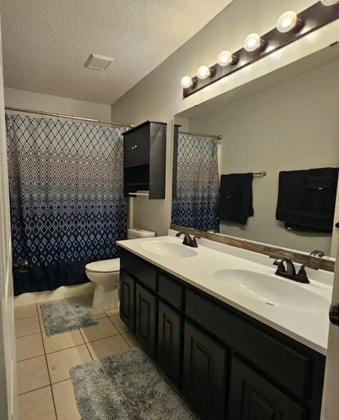 Building Photo - 4770 Coronado Cir