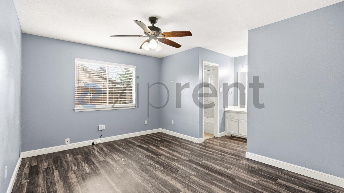 Building Photo - Unit