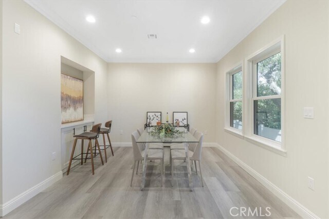 Building Photo - 571 Lincoln Ave