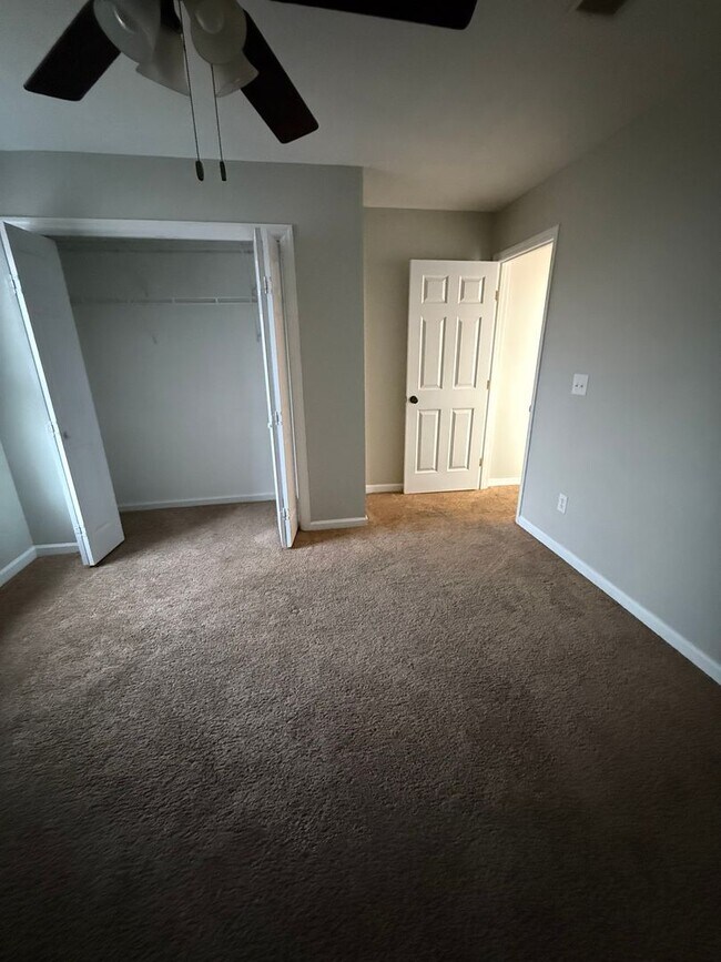 Building Photo - HOME FOR LEASE 4 BR 2 BATH RANCHSTYLE  SPLIT FLOOR PLAN AND OPEN  LARGE  FENCED BACKYARD  CONVENI...