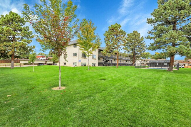 Building Photo - $1,650.00 - HALF OFF First Month's Rent - 3 Bedrooms, 2 Bathrooms, Condo in Lakewood with Onsite ...