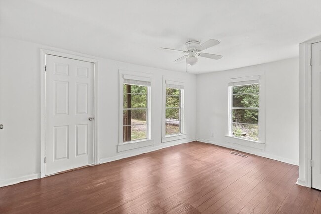 Building Photo - Charming 2 Bedroom, 2 Bathroom house