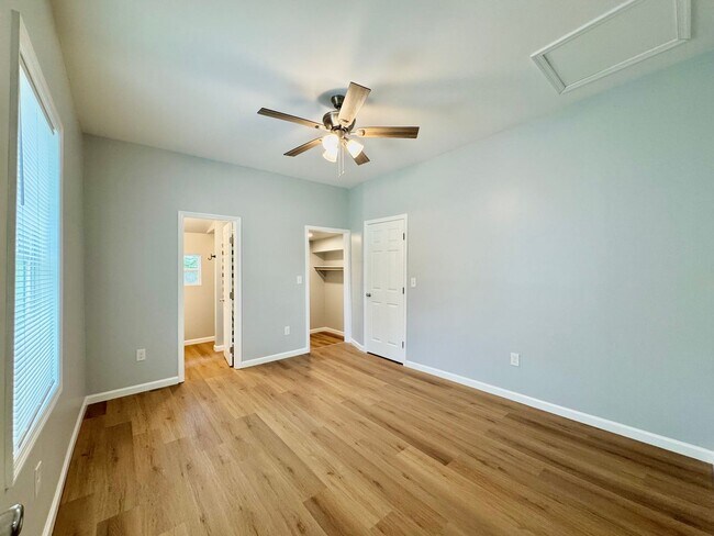 Building Photo - Your search ends here! Rent today!!