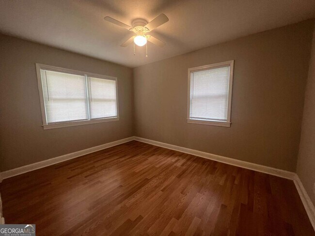 Building Photo - 625 Simmons St