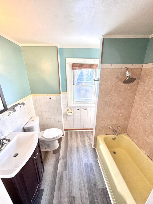 Building Photo - FOUR BEDROOM End of Row