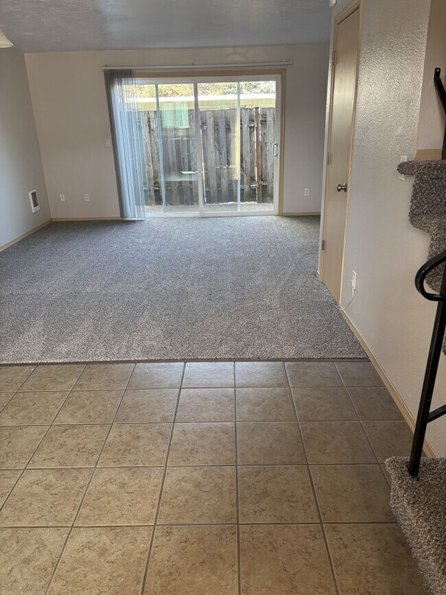 Building Photo - REDUCED RENT & 1ST  FULL  MONTH'S  RENT  FREE  |  Pets Welcome!  |  NO monthly Pet Rent  | Showin...