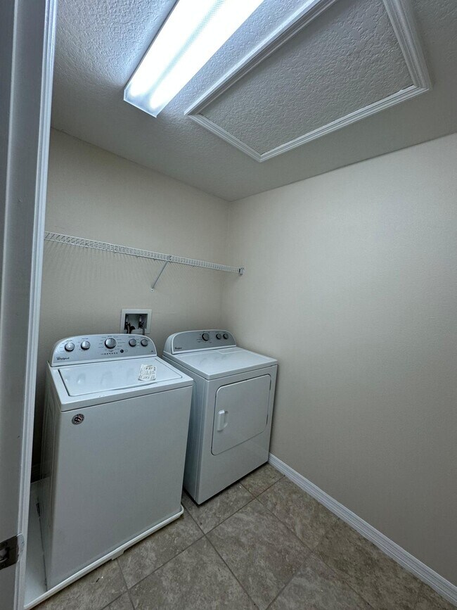 Building Photo - 2495 Seven Oaks Dr