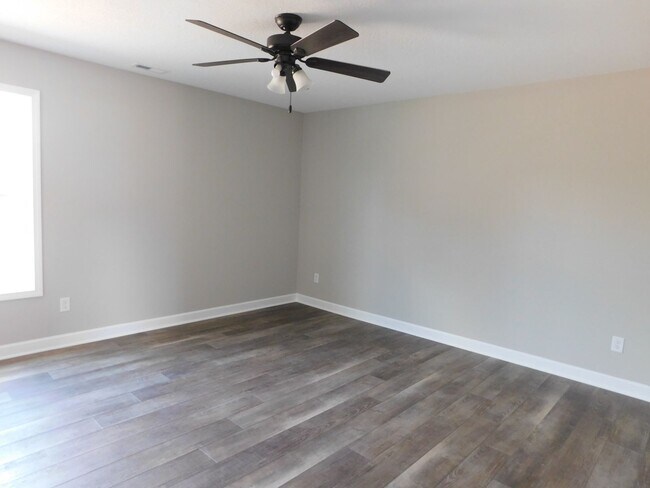 Building Photo - Ferry Pointe Subdivision