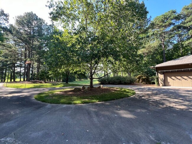 Building Photo - 3005 Hickory Tree Pl