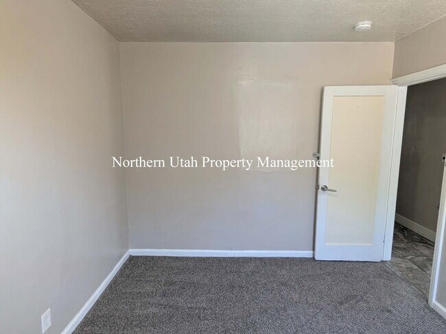 Building Photo - 1132 30th St