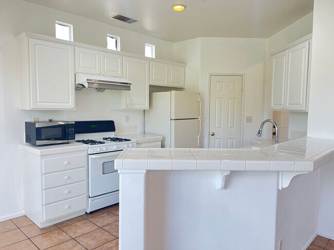 Building Photo - 3 bedroom, 2.5 bath Home for Rent in the Riverwalk