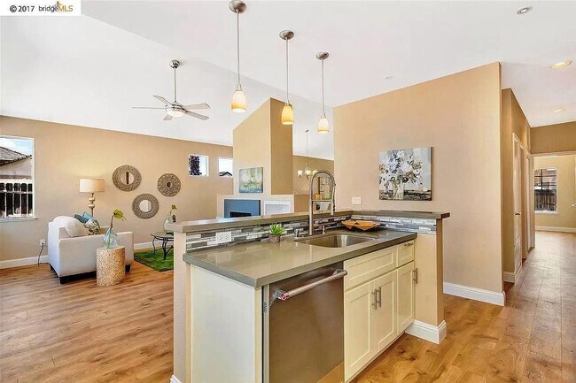 Building Photo - 4724 Cove Ln