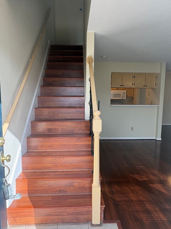 Building Photo - 27 F Tamarisk Quay