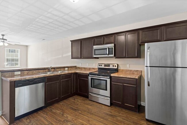Building Photo - Minutes to OAJ Airport! Newly Remodeled To...