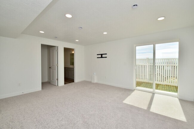 Building Photo - Spacious Saratoga Springs 4 Bed 3.5 Bath Corner Home with Stunning Views