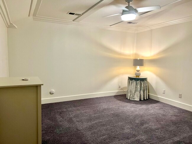 Large 3rd Floor Bonus Room - 9403 Delphinium St