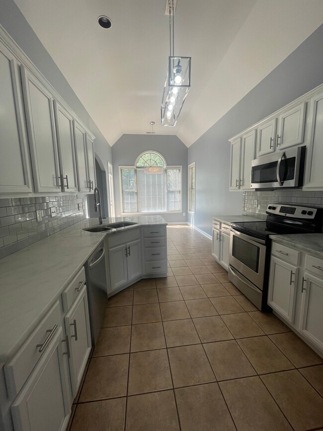 Building Photo - 237 Camden Lake Dr