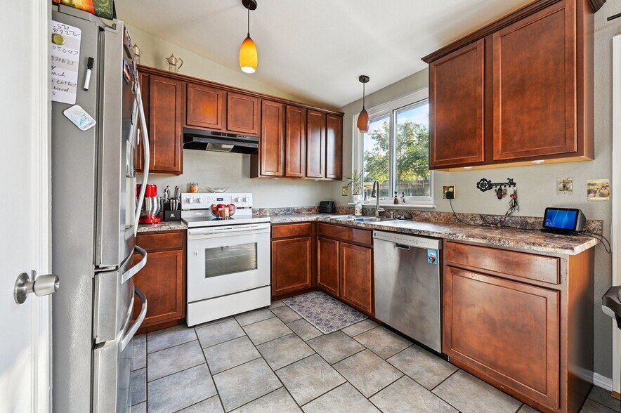 Kitchen Pic 1 - 1960 Doherty Rd