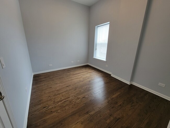 Building Photo - 4844 N Spaulding Ave
