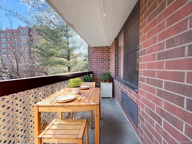 Building Photo - 777 N MacQuesten Pkwy