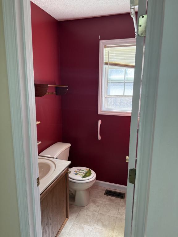 Building Photo - 706 S Cherokee St