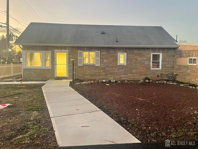 Building Photo - 1515 Thomas Ave