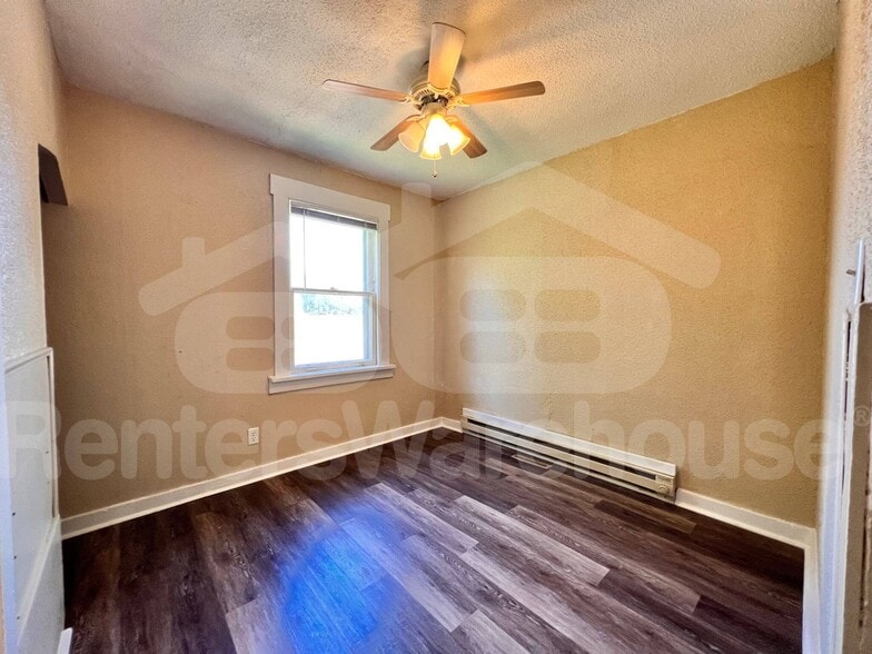 Building Photo - 3419 1st St