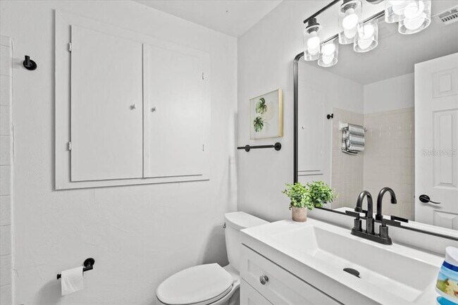Building Photo - 1499 Janet Pl