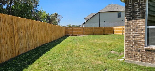 Building Photo - 2100 Magnolia Hl Dr