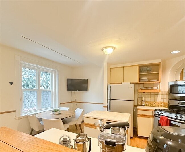 Building Photo - 36 St Stephen St