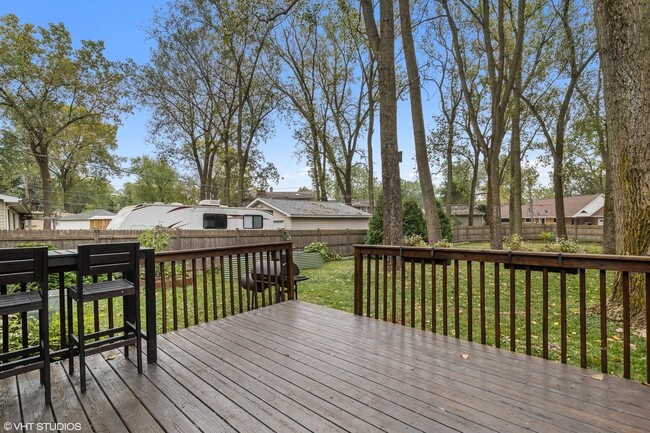 Building Photo - 608 Sheridan Dr