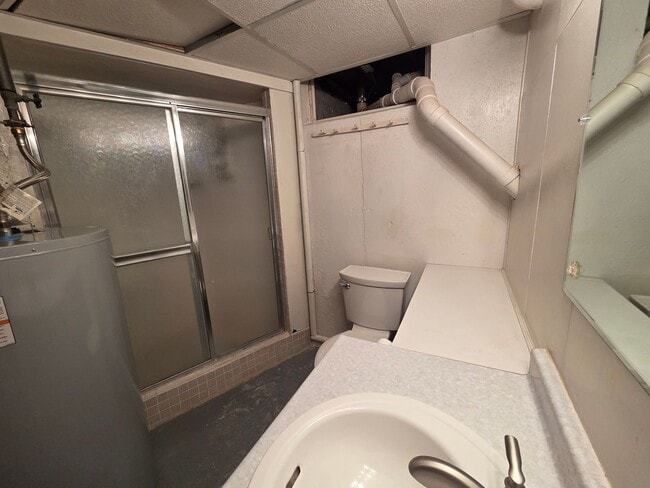 Building Photo - Beautiful 4 bedroom in Forest Hills