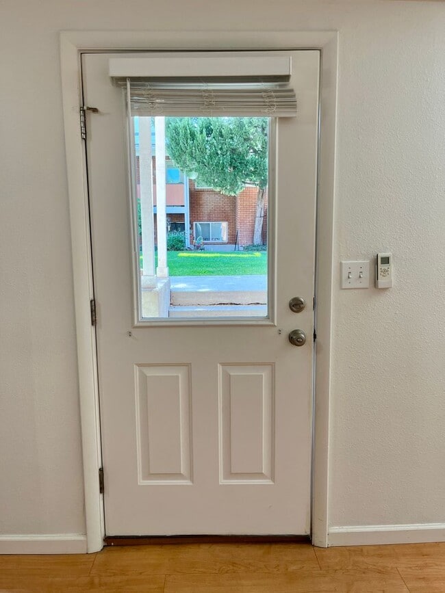 Interior Photo - 2809-2815 W Pleasanton Ave