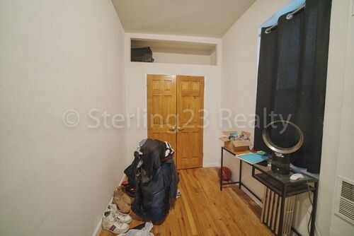 Building Photo - 26-10 Hoyt Ave S