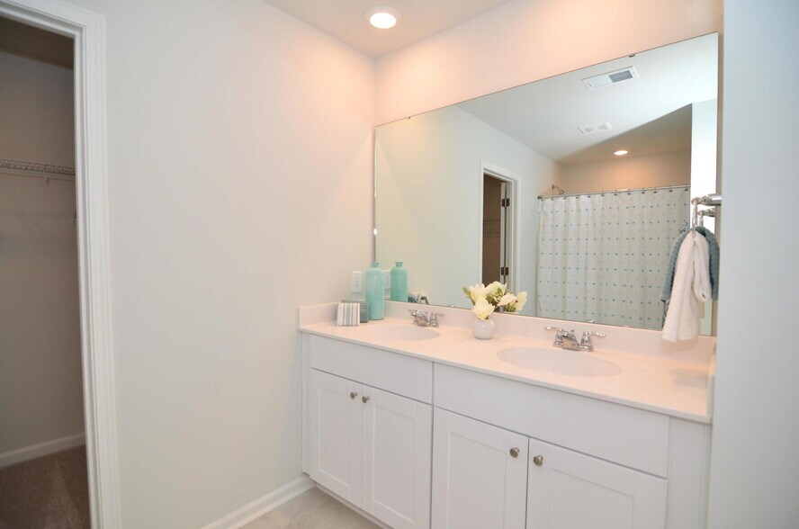 primary bath double vanity - 333 Matuskovic Dr