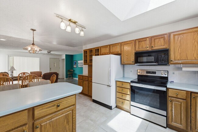 Building Photo - 1301 W Montoya Ln