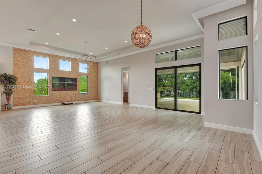 Building Photo - 17130 Magnolia Estates Dr