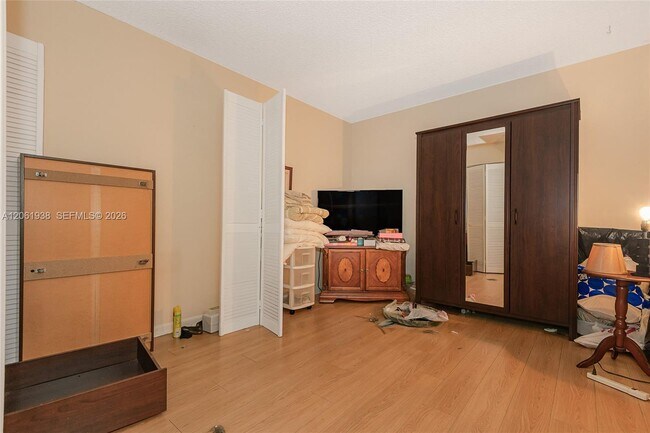 Building Photo - 6768 SW 39th Ct