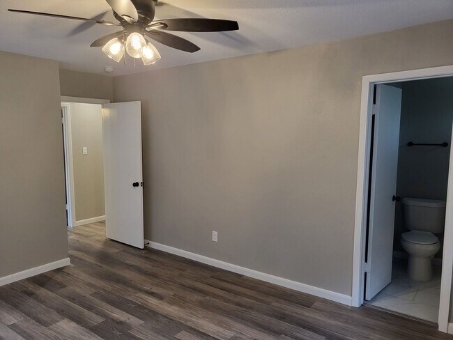 Building Photo - 1213 Carroll Dr