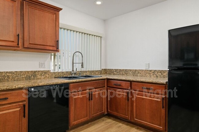 Building Photo - 2517 Navarra Dr